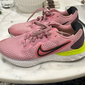 NIKE Women's Renew Run 2 Shoe, Elemental Pink Sunset Size 7.5
